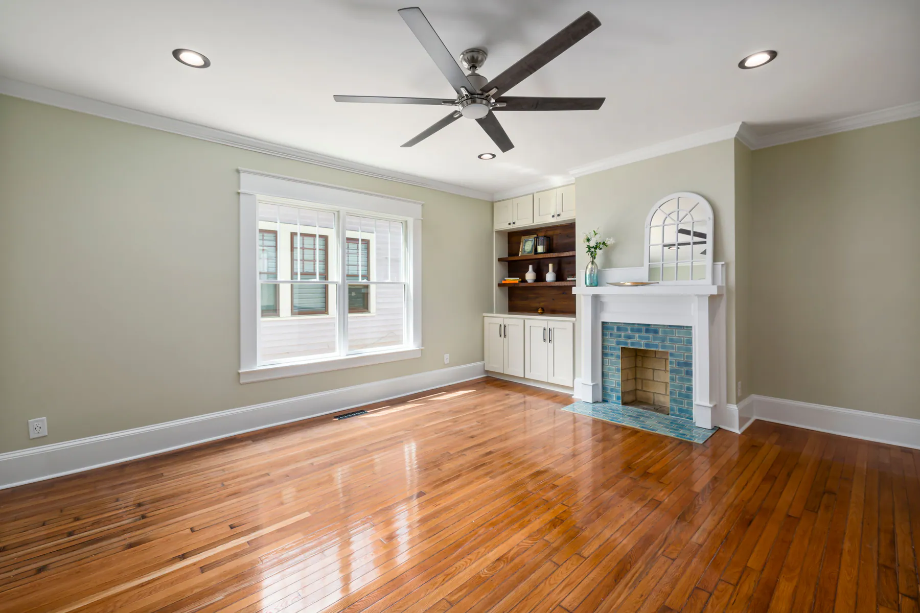 Empty, bright living and dining rooms with clean hardwood floors